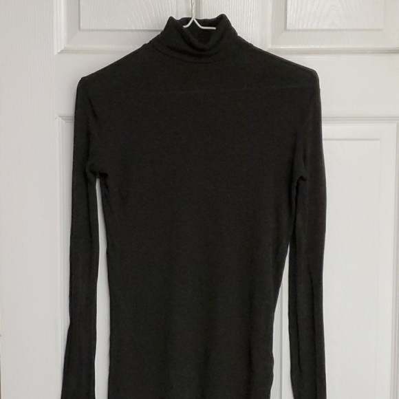 2/$20 Zara Turtleneck - Picture 1 of 2